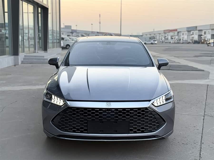 BYD Qin Plus DM-i 55 km Flagship