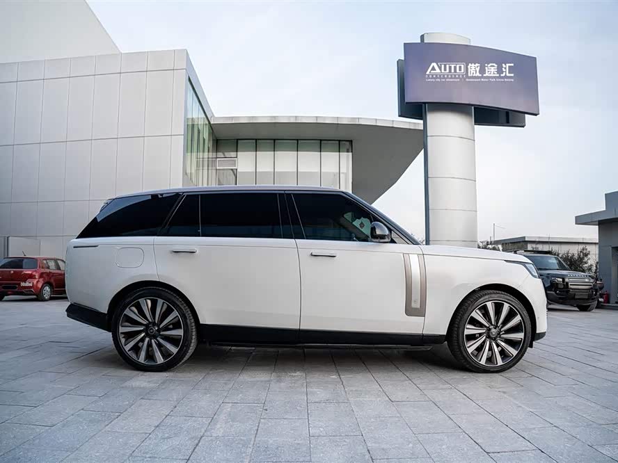 Land Rover Range Rover 3.0 L6 400 PS SV Extended Premium Creation 4-Seater