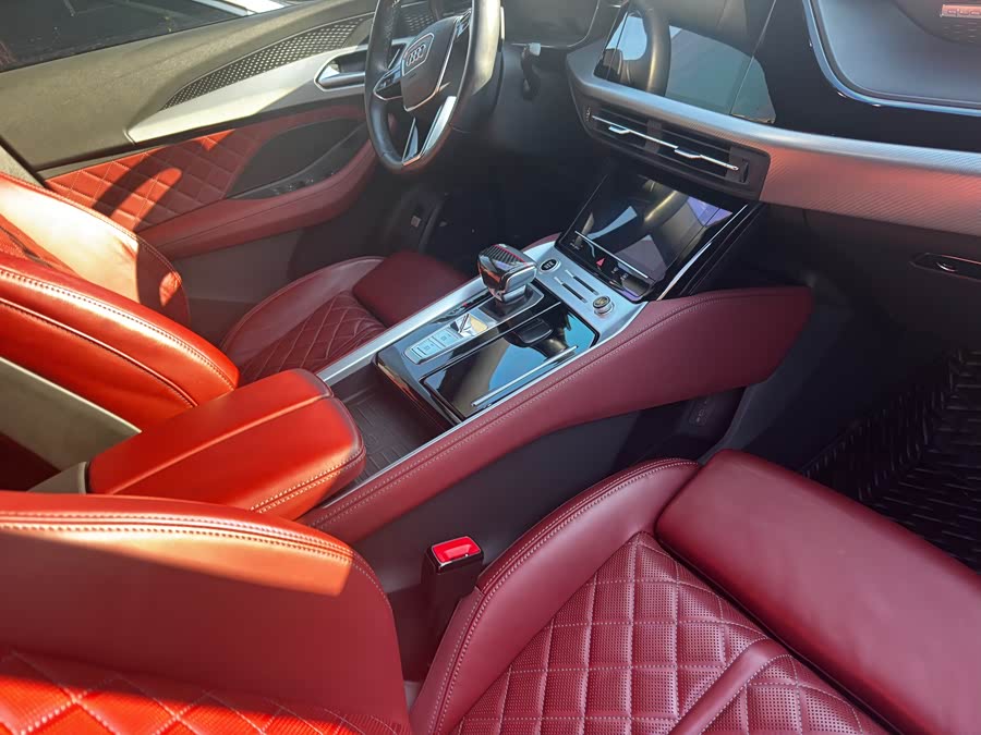 Audi Q6 45 TFSI quattro Black Warrior Light