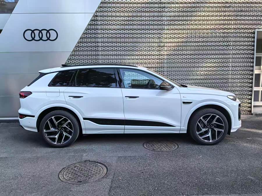 Audi Q6L e-tron Launch Navigation Edition