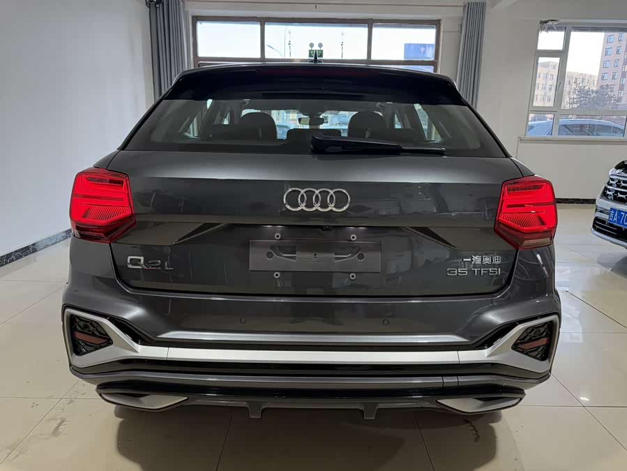 Audi Q2L