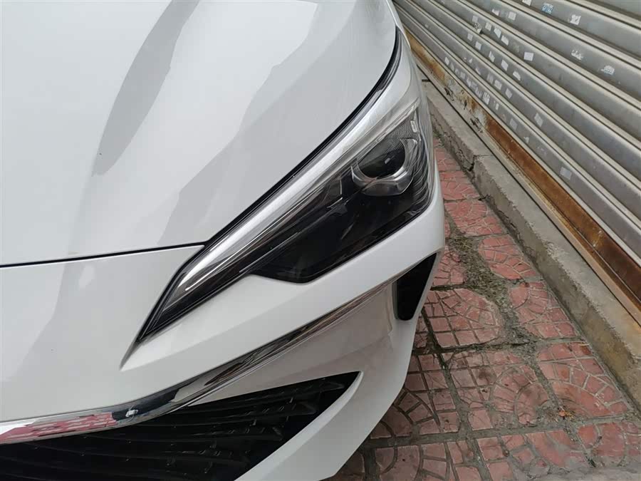 Roewe i5