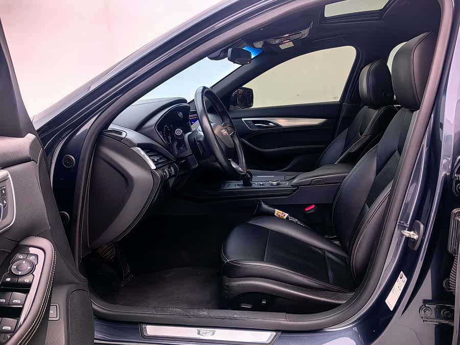 Cadillac CT5 28T Style