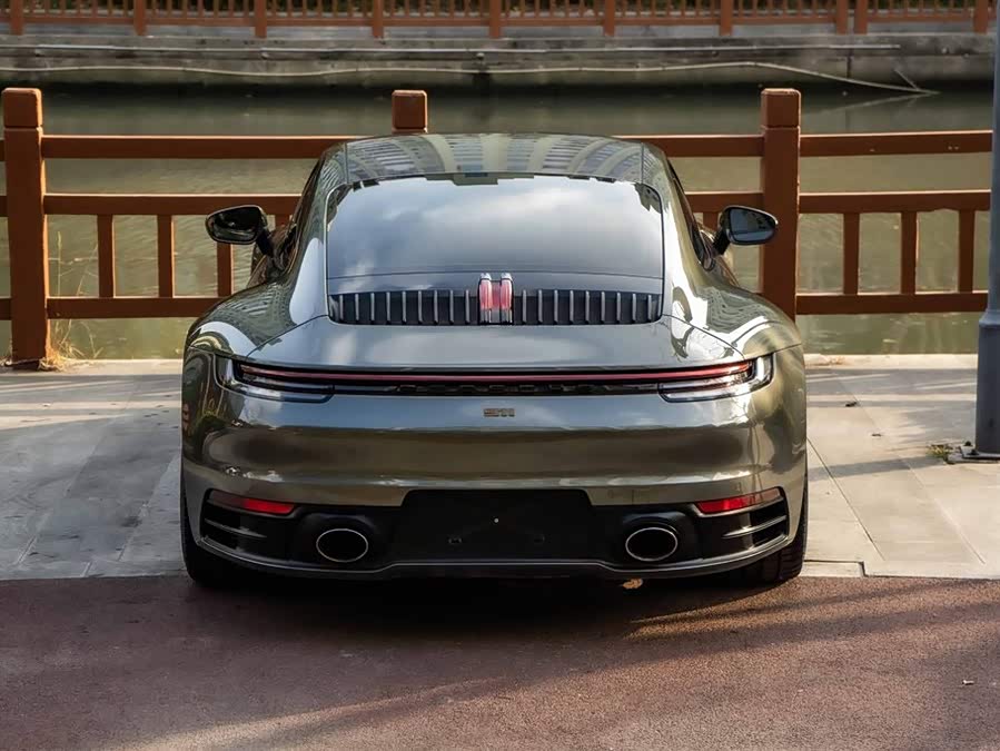 Porsche 911 Carrera
