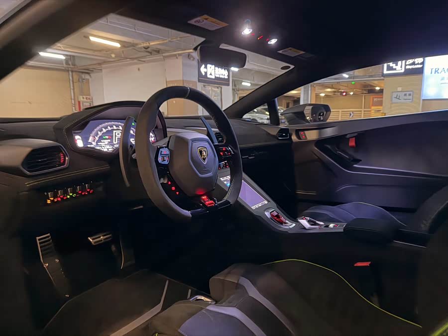 Lamborghini Huracán STO