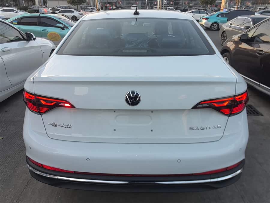 Volkswagen VW Sagitar