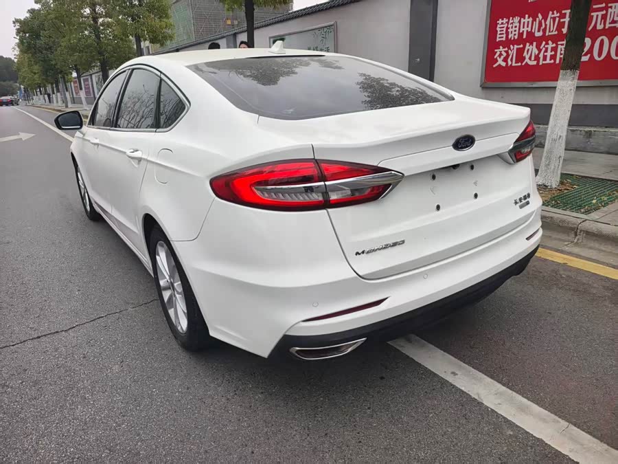 Ford Mondeo EcoBoost 180 Luxury