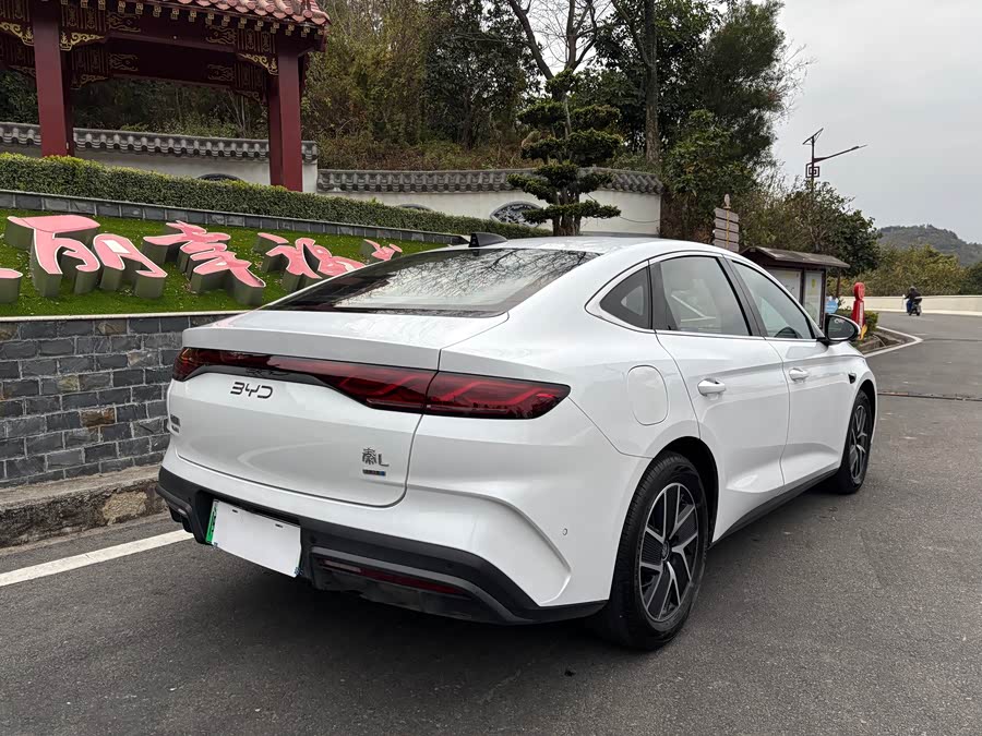 BYD Qin L DM-i Smart Driving 120 km Leading