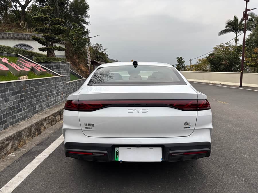 BYD Qin L DM-i Smart Driving 120 km Leading