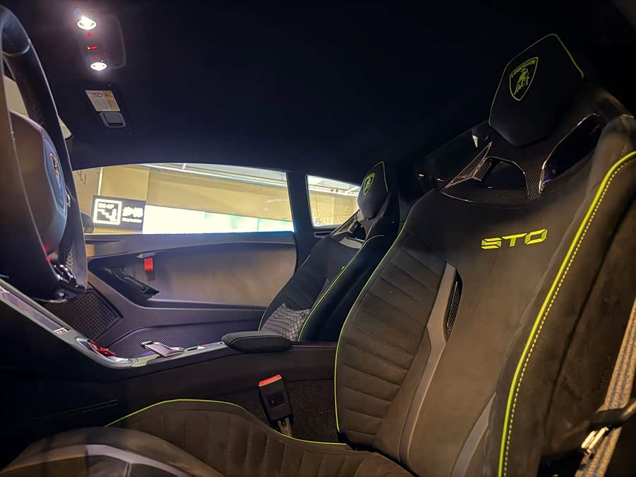 Lamborghini Huracán STO