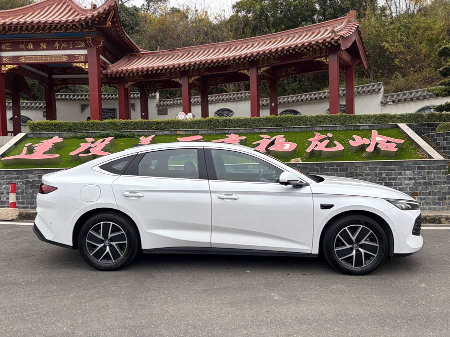 BYD Qin L DM-i Smart Driving 120 km Leading