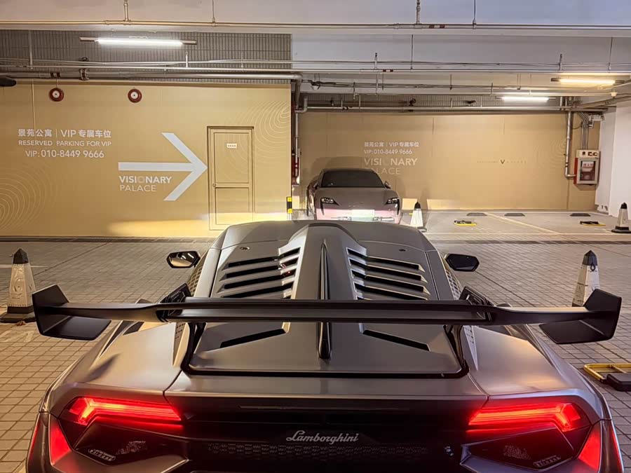 Lamborghini Huracán STO