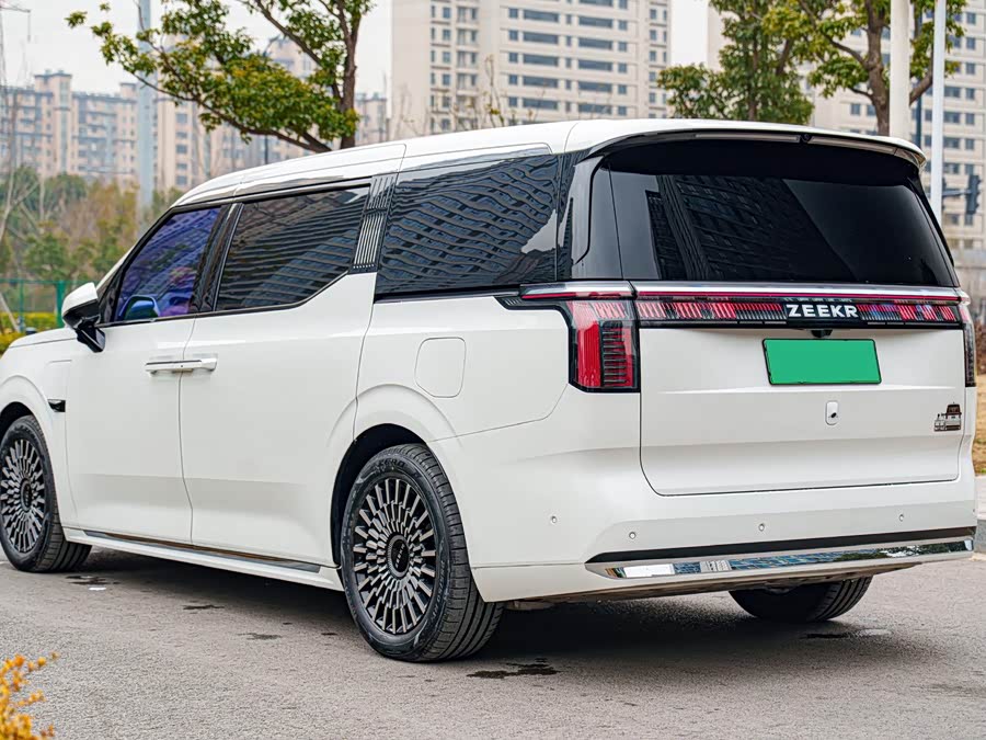 Zeekr 009 6-seat Executive