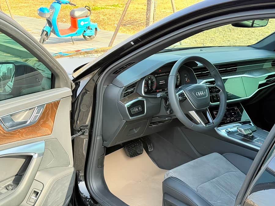 Audi A6L Facelift 40 TFSI Luxury Sport