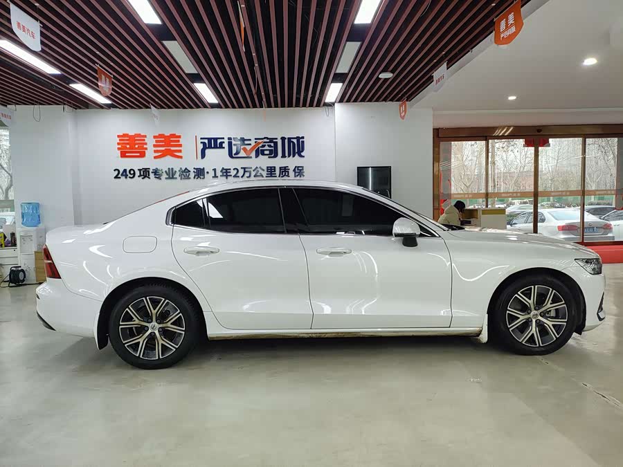 Volvo S60 B4 Zhiyi Luxury