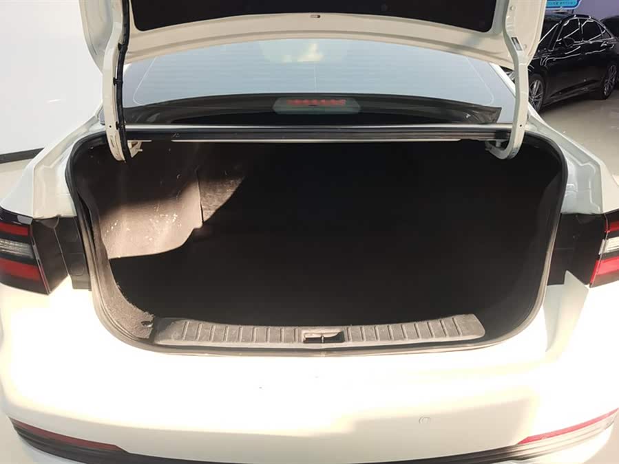 Nissan Venucia D60 PLUS 1.6 XL