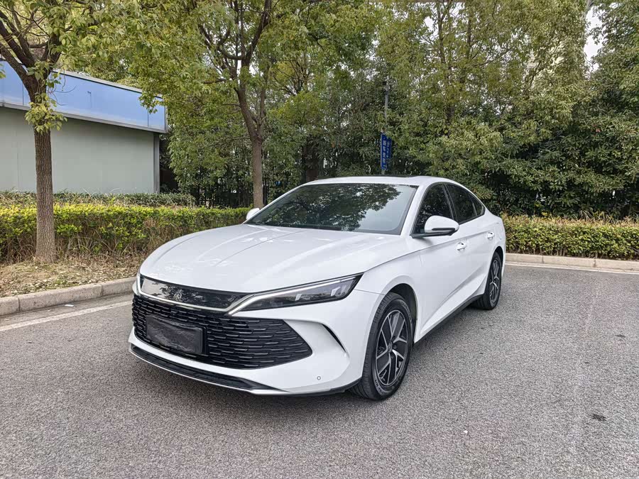 BYD Qin L DM-i 120 km Leading