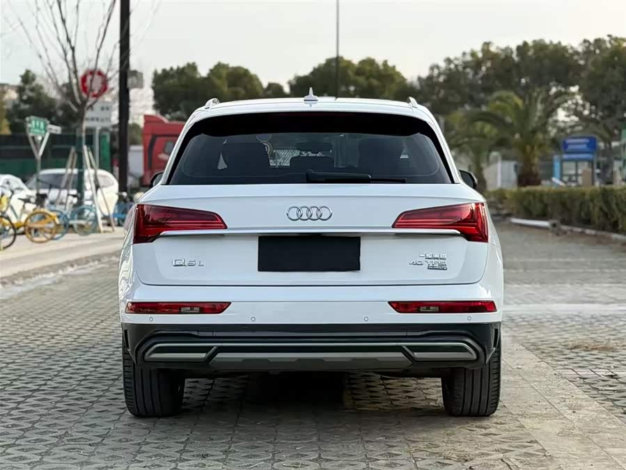 Audi Q5L 40 TFSI Luxury Sport