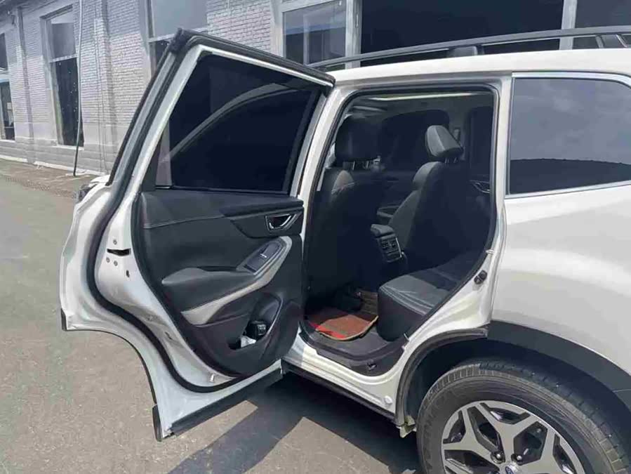 Subaru Forester 2.0i