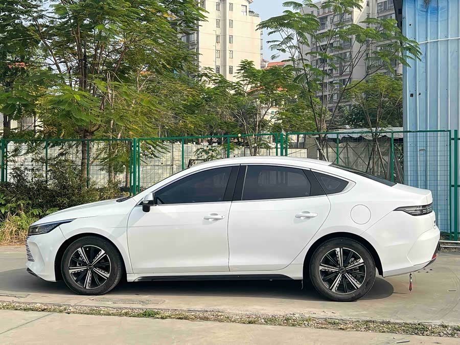 BYD Destroyer 05 Champion DM-i 120 km Premium