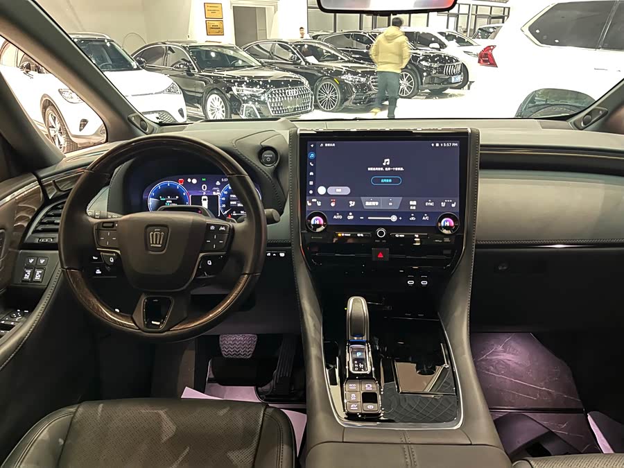 Toyota Vellfire Crown