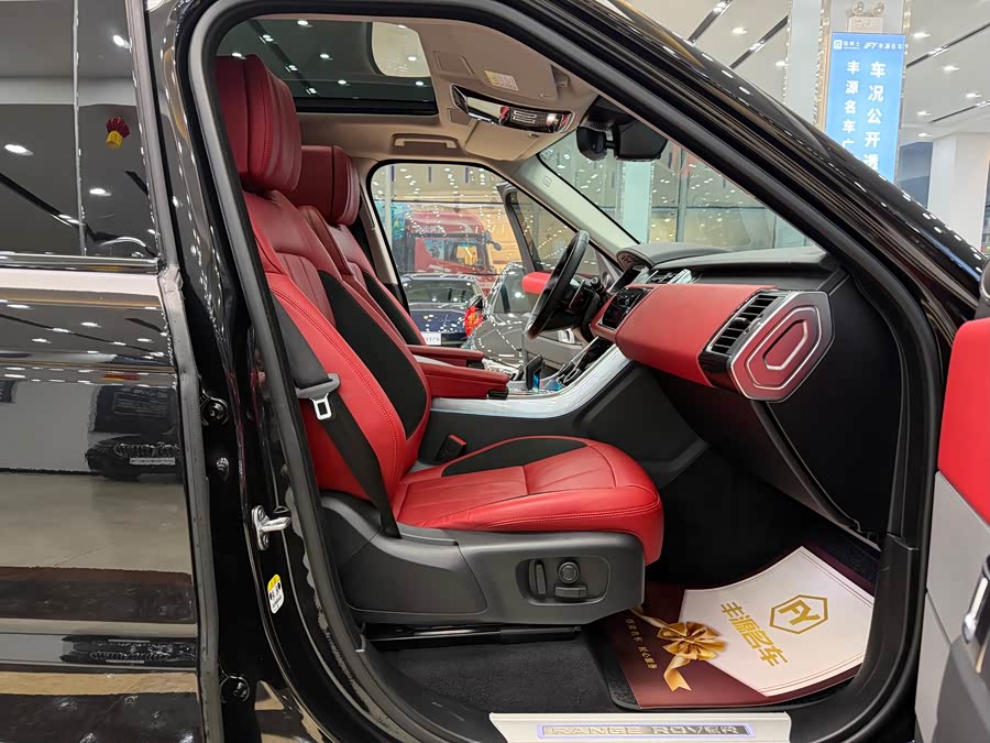 Land Rover Range Rover Sport 3.0 L6 Black Edition