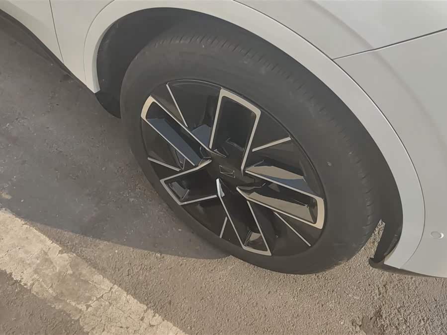 Avatr 11 Long-Range Single-Motor 5-Seater