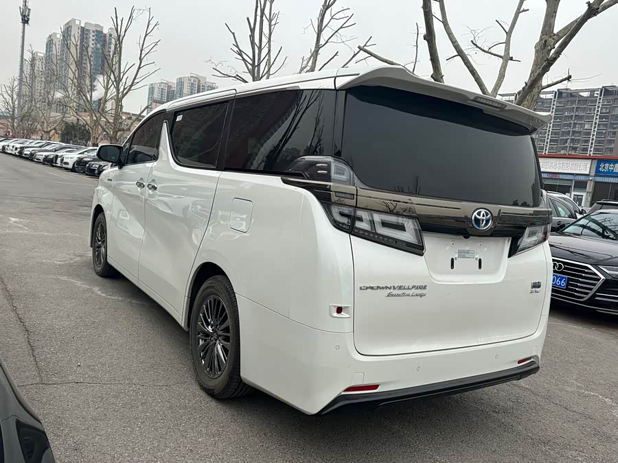 Toyota Vellfire Crown
