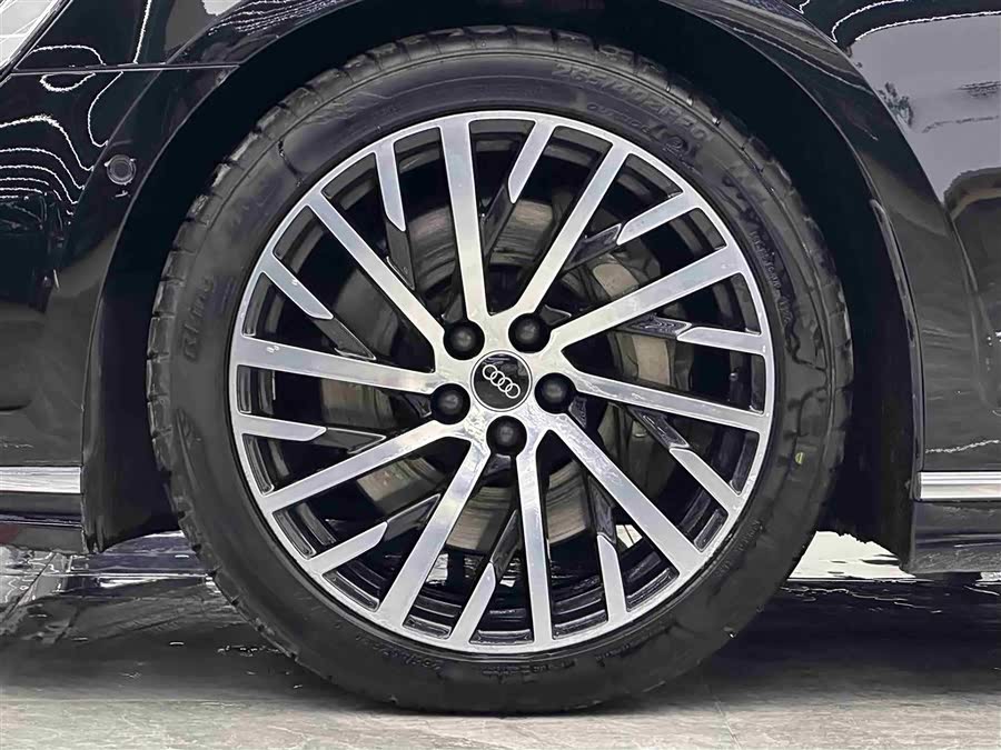 Audi A8L 55 TFSI quattro Flagship