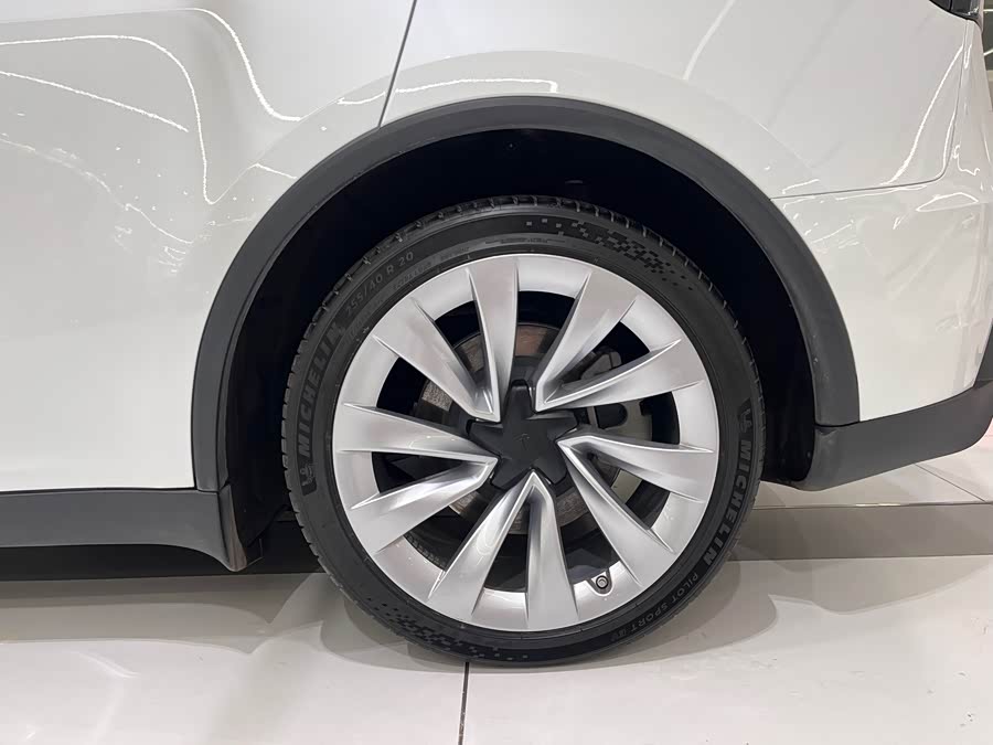 Tesla Model Y Long Range