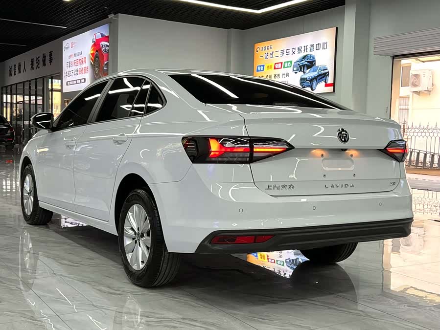 Volkswagen Lavida New Sharp 1.5 Outstanding New Yi