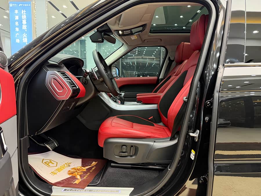 Land Rover Range Rover Sport 3.0 L6 Black Edition