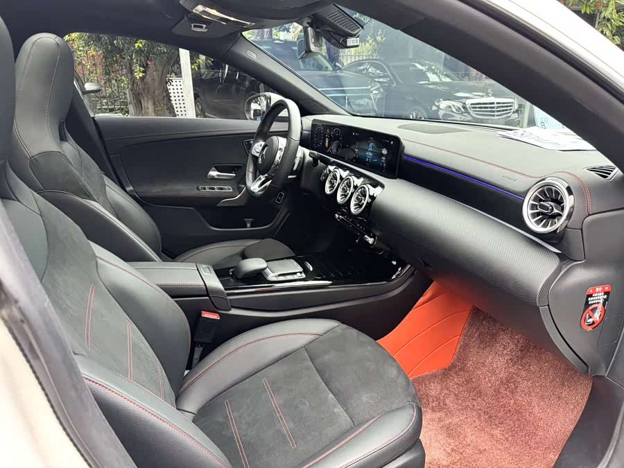 Mercedes-Benz CLA 200