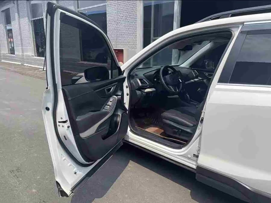 Subaru Forester 2.0i