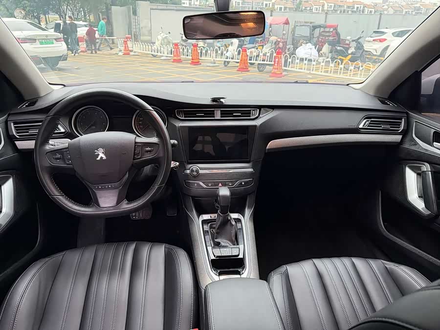 Peugeot 408 360 THP 10th Anniversary