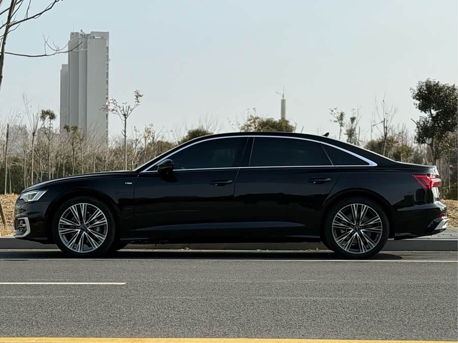 Audi A6L Facelift 40 TFSI Luxury Sport