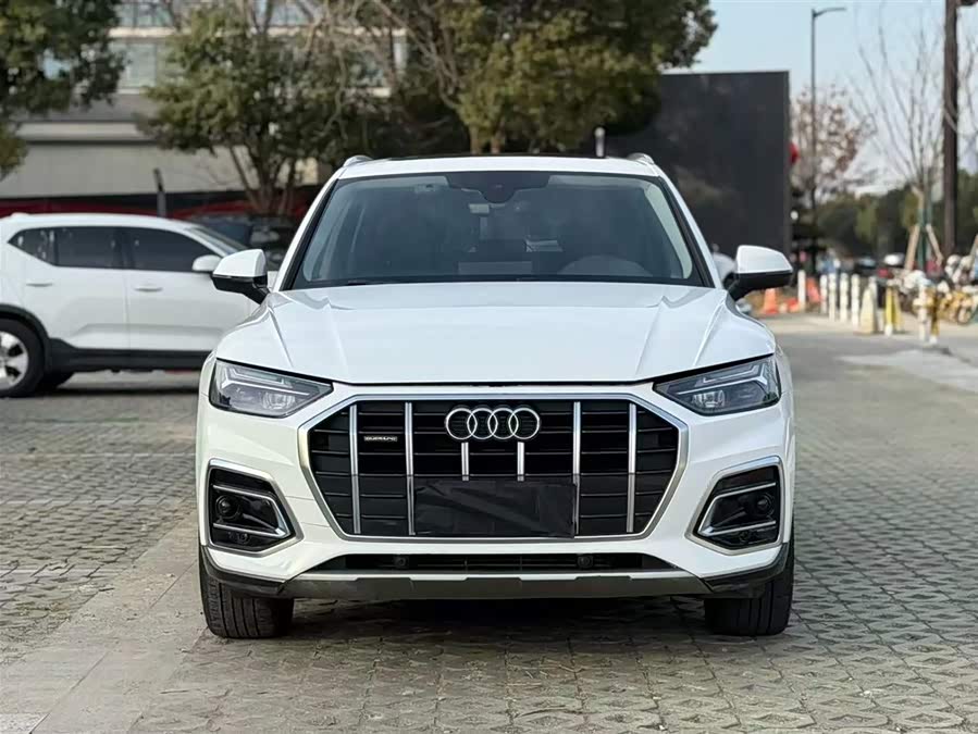 Audi Q5L 40 TFSI Luxury Sport