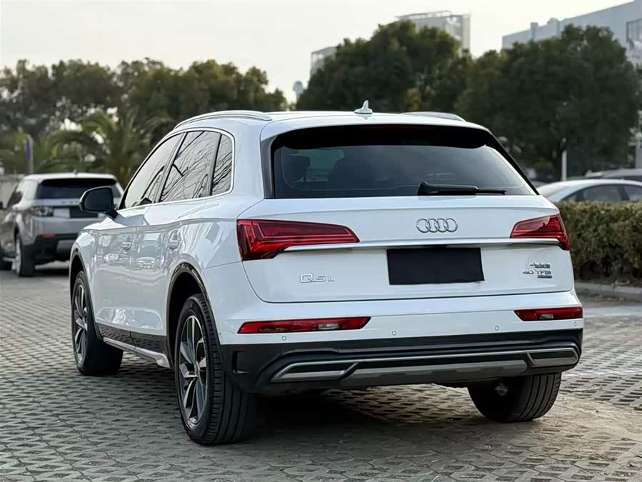 Audi Q5L 40 TFSI Luxury Sport