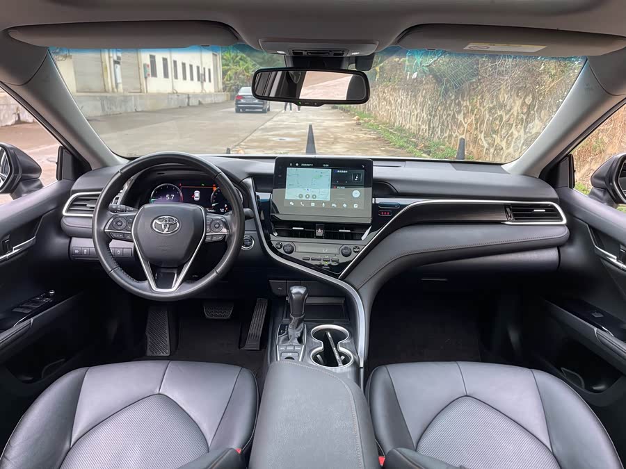 Toyota Camry 2.5G Luxury