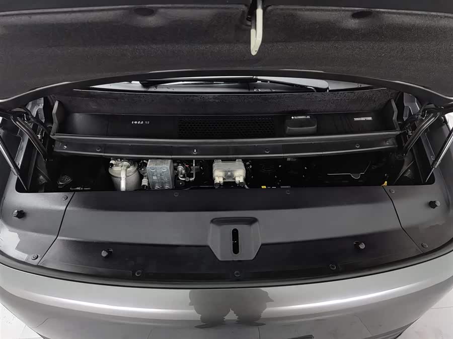 Li Auto (Lixiang) MEGA Ultra