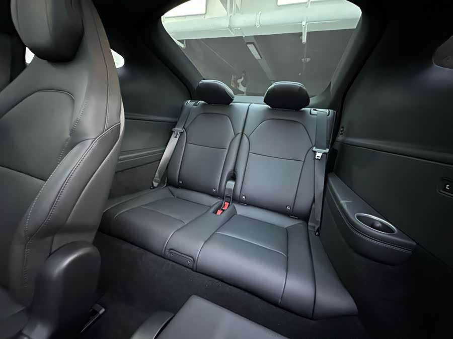 Tesla Model Y L Long Range