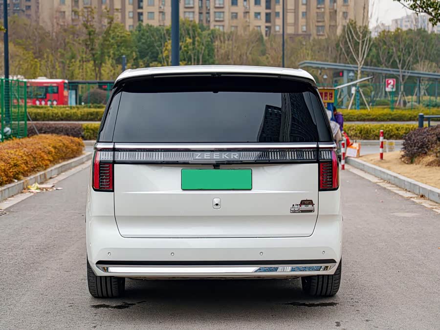 Zeekr 009 6-seat Executive