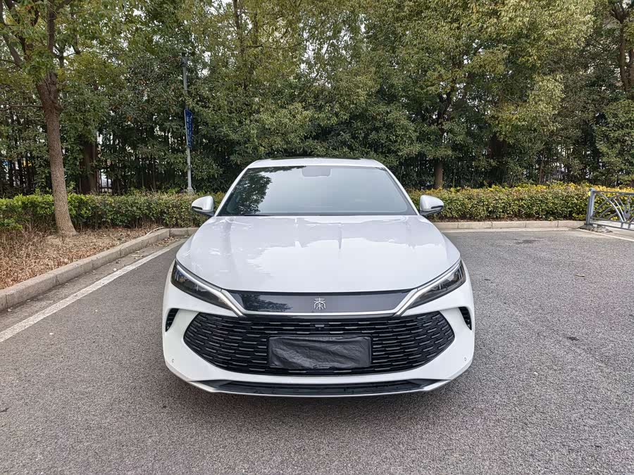 BYD Qin L DM-i 120 km Leading