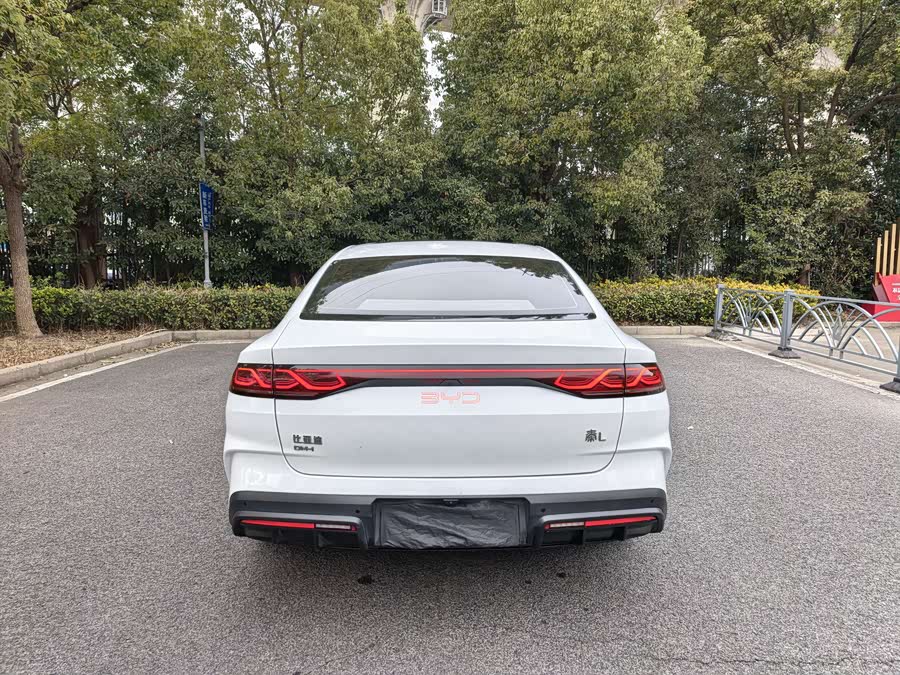 BYD Qin L DM-i 120 km Leading