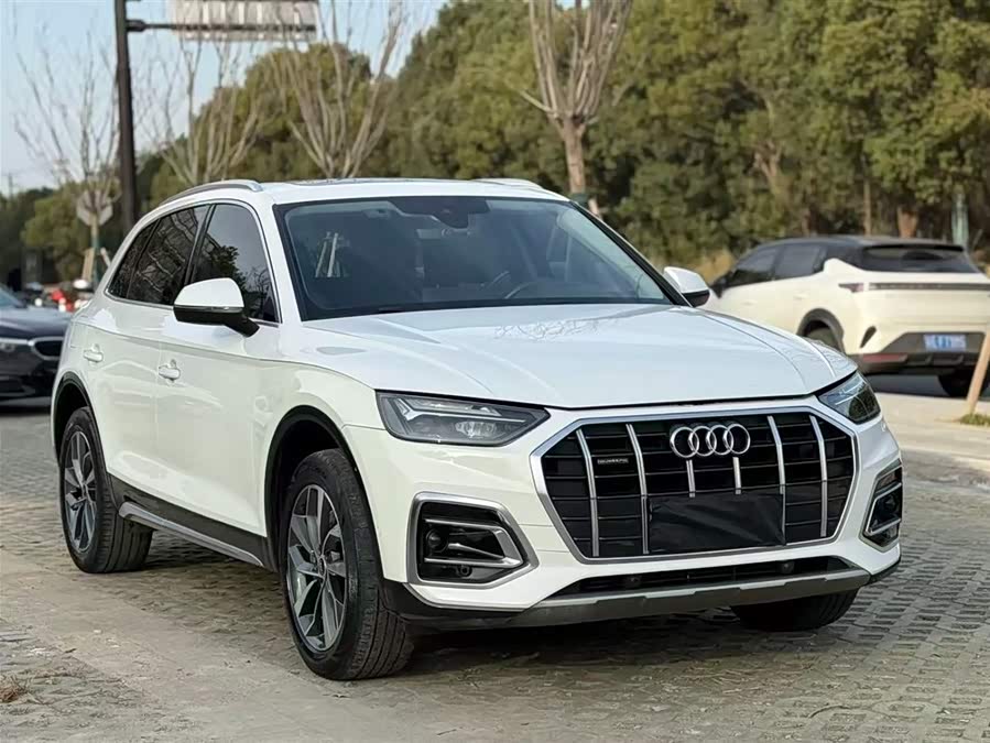 Audi Q5L 40 TFSI Luxury Sport