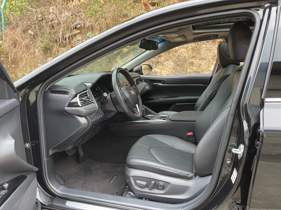 Toyota Camry 2.5G Luxury