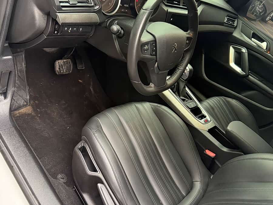 Peugeot 408 360 THP 10th Anniversary