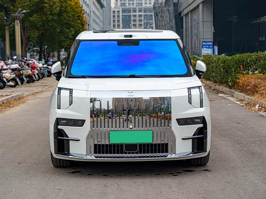 Zeekr 009 6-seat Executive