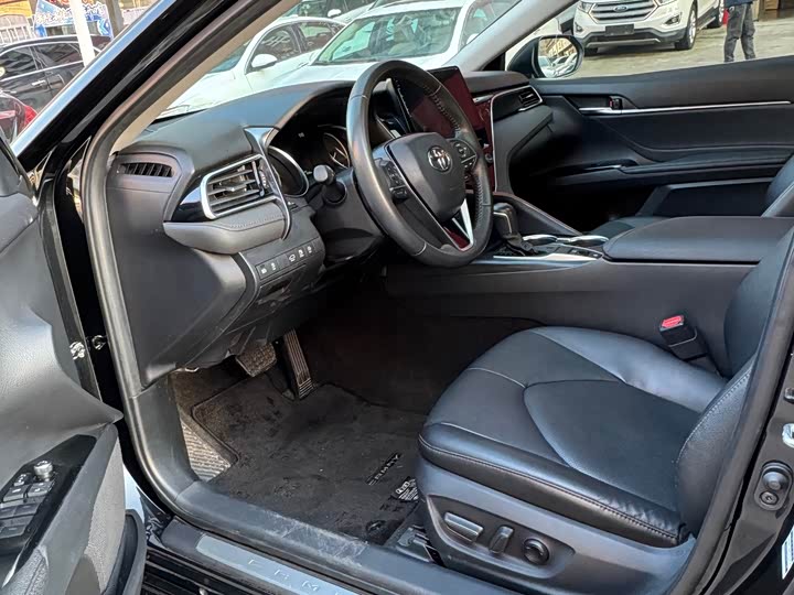 Toyota Camry 2.0G Luxury