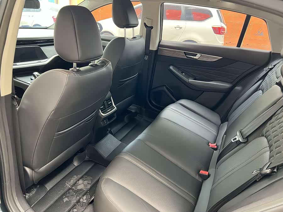 Dongfeng Aeolus Yixuan MAX